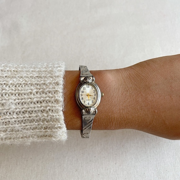 1990\'s Vintage Advance Women\'s Dress Watch main image 4